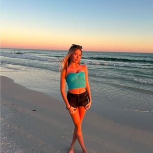 Meet your Posher, The angelina johnson!